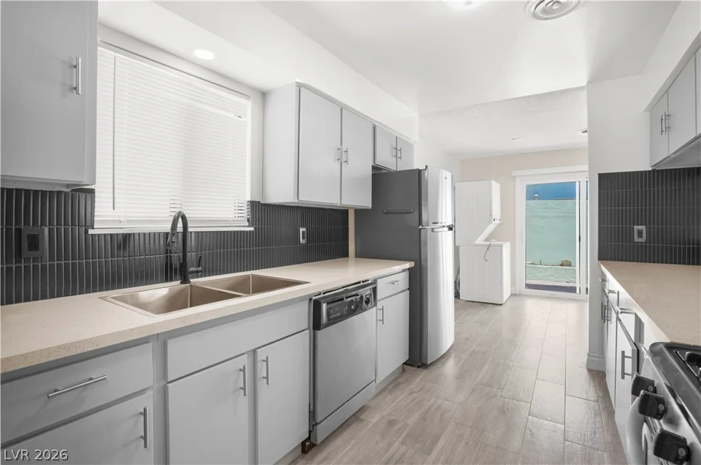 213 Shadow, Las Vegas, NV 89106