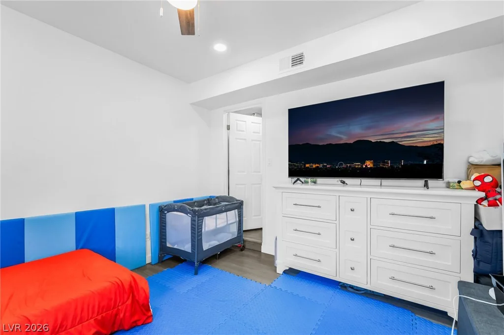 3934 Palos Verdes, Las Vegas, NV 89119