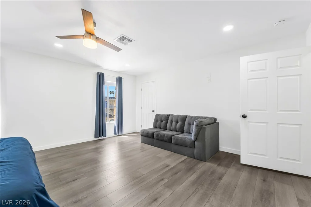 3934 Palos Verdes, Las Vegas, NV 89119