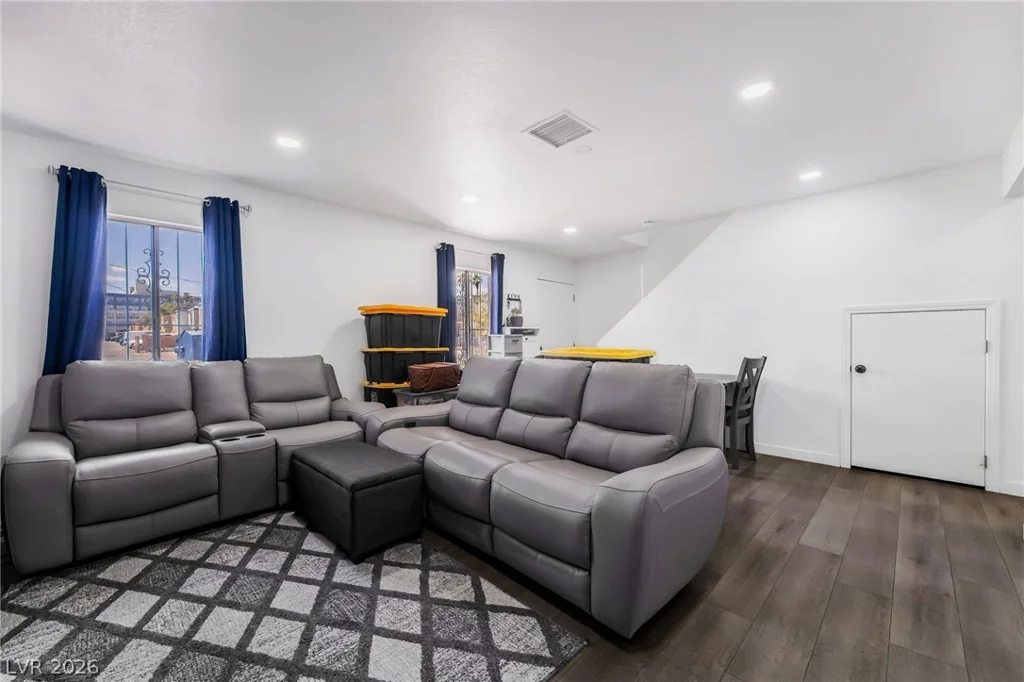 3934 Palos Verdes, Las Vegas, NV 89119