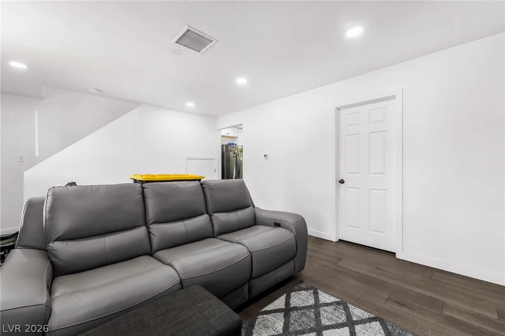 3934 Palos Verdes, Las Vegas, NV 89119