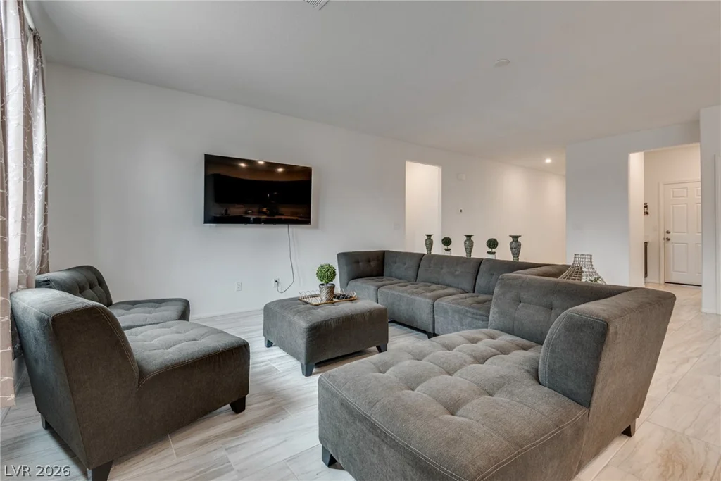2906 Carothers, North Las Vegas, NV 89032
