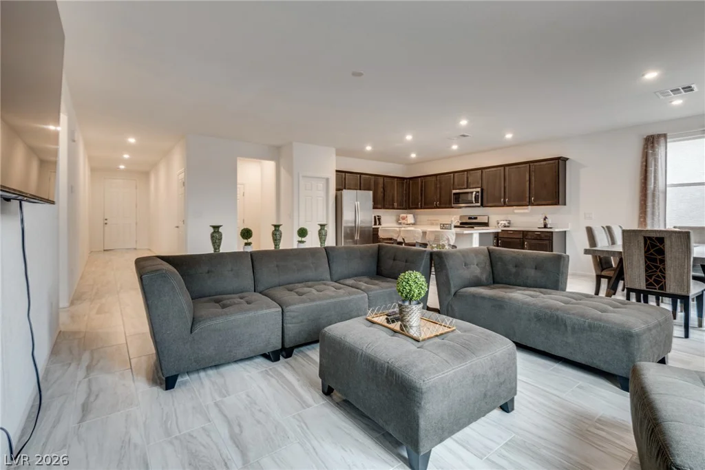 2906 Carothers, North Las Vegas, NV 89032