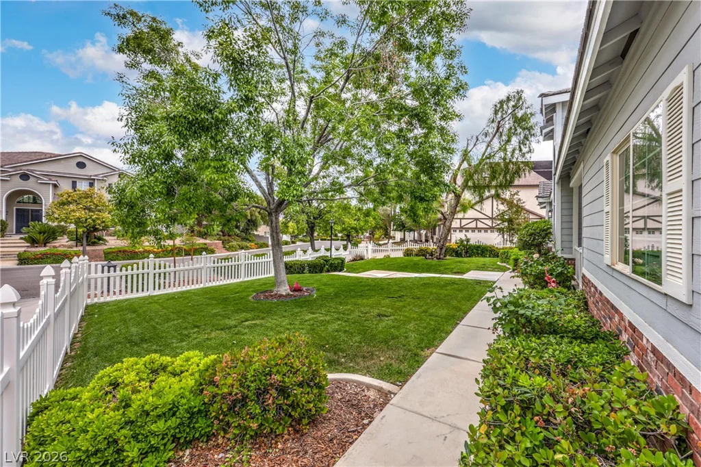 7480 Grassy Field, Las Vegas, NV 89131