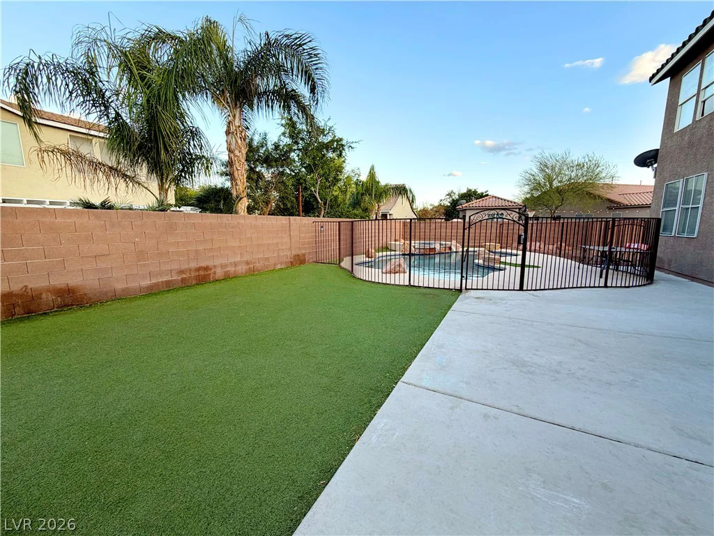 7842 Flat Creek, Las Vegas, NV 89131