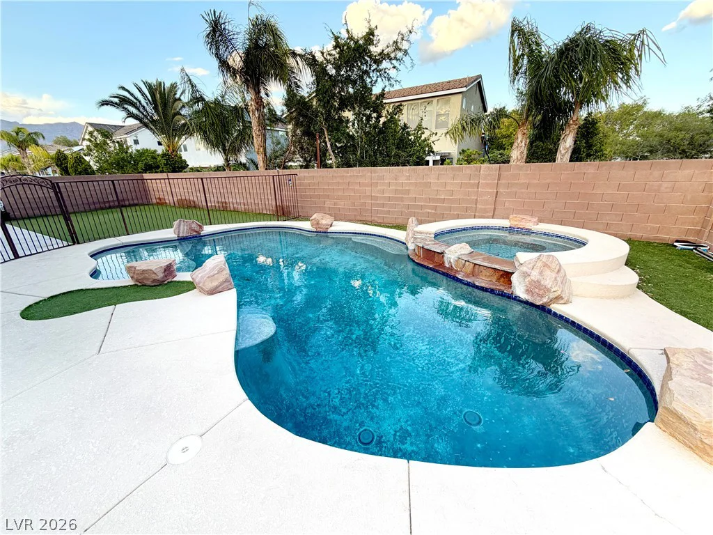 7842 Flat Creek, Las Vegas, NV 89131