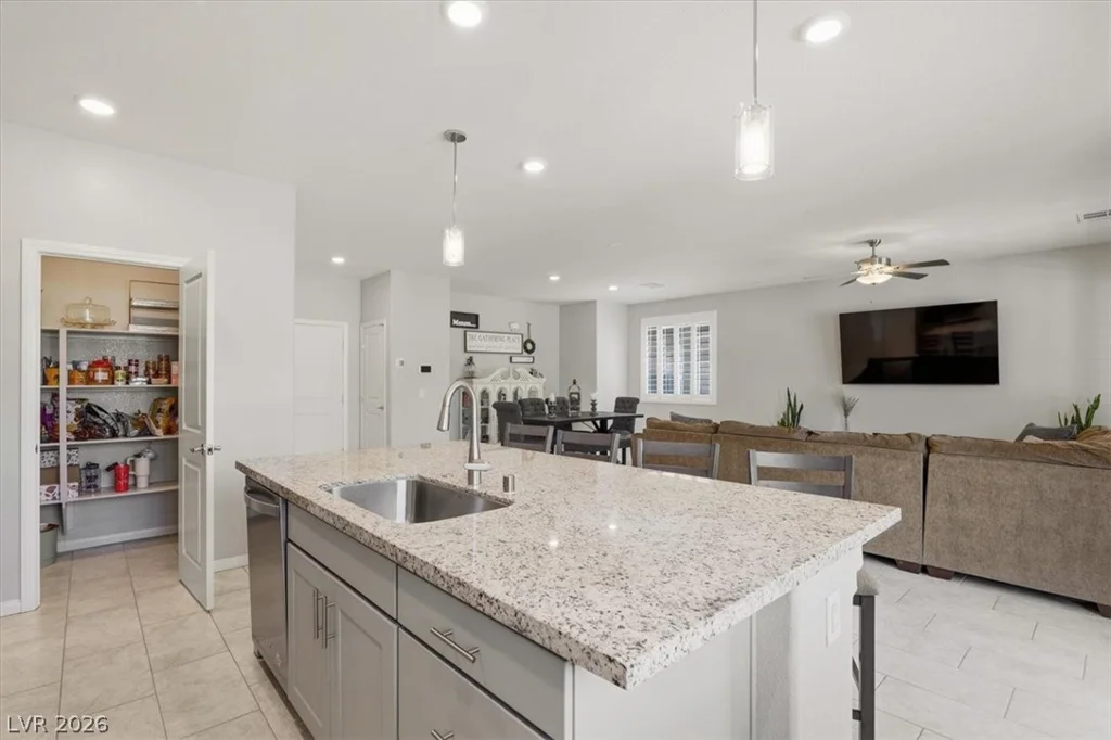 9243 Bluemist Falls, Las Vegas, NV 89123