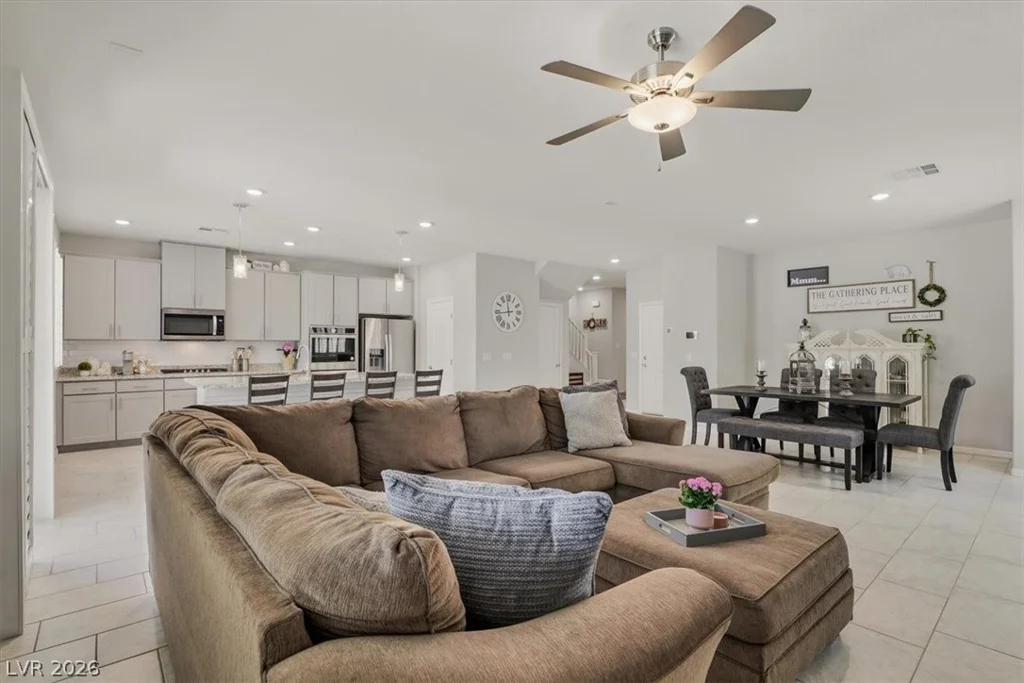 9243 Bluemist Falls, Las Vegas, NV 89123