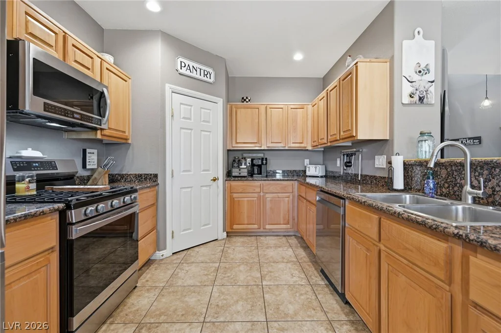 6053 Sea Cliff Cove, North Las Vegas, NV 89031