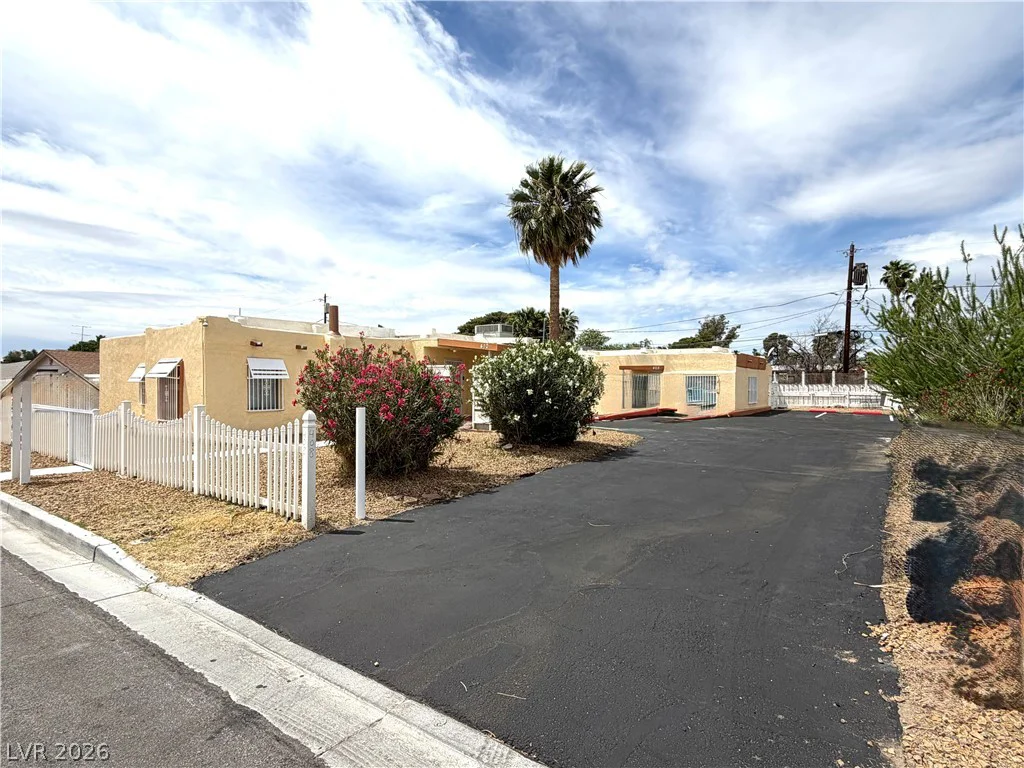 408 Vandalia, Las Vegas, NV 89106