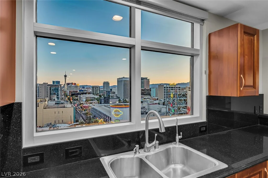 150 Las Vegas, Las Vegas, NV 89101