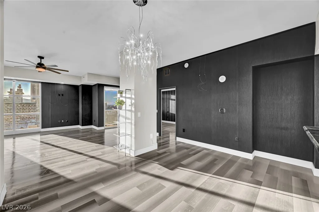 150 Las Vegas, Las Vegas, NV 89101