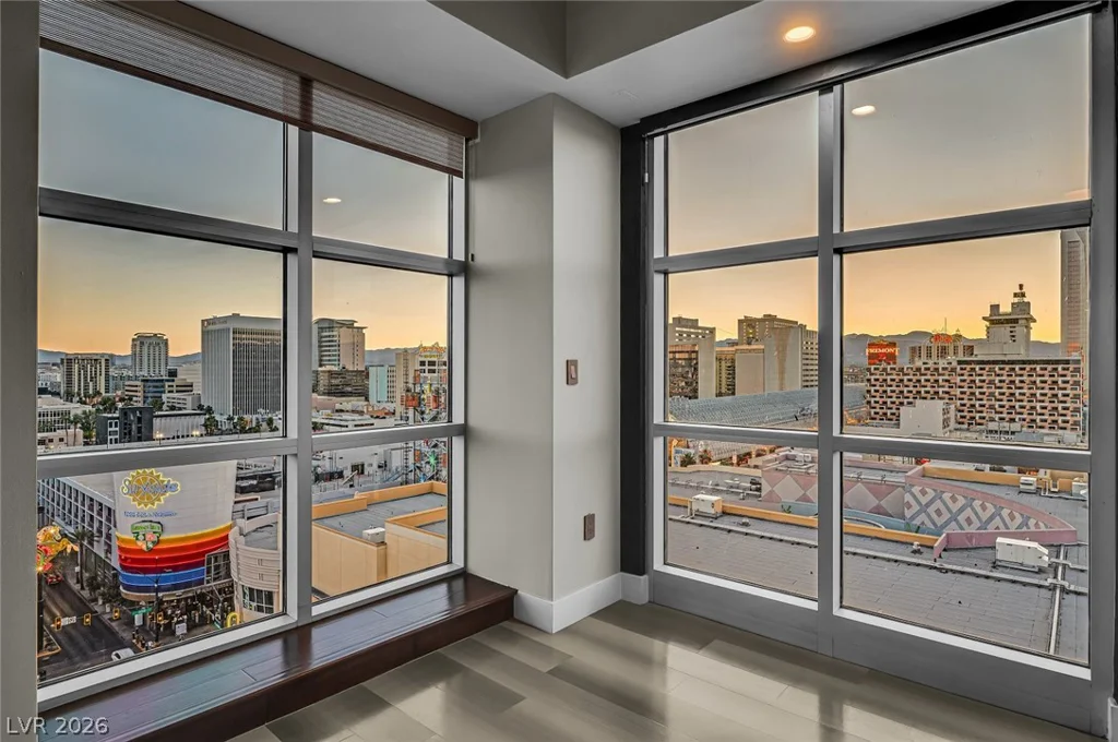 150 Las Vegas, Las Vegas, NV 89101
