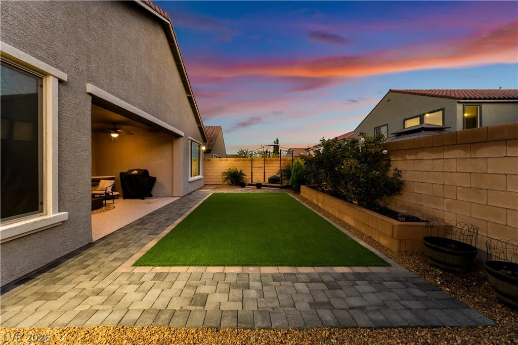 9985 Blackbark, Las Vegas, NV 89166
