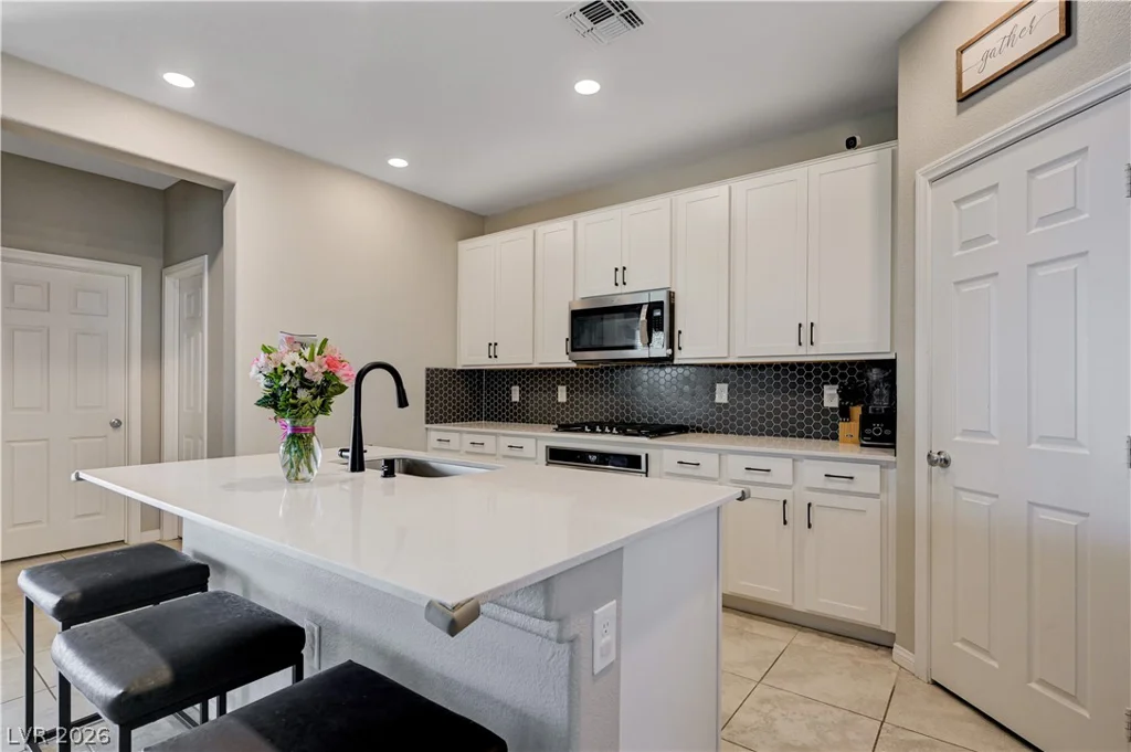 2422 Bellinzona, Henderson, NV 89044