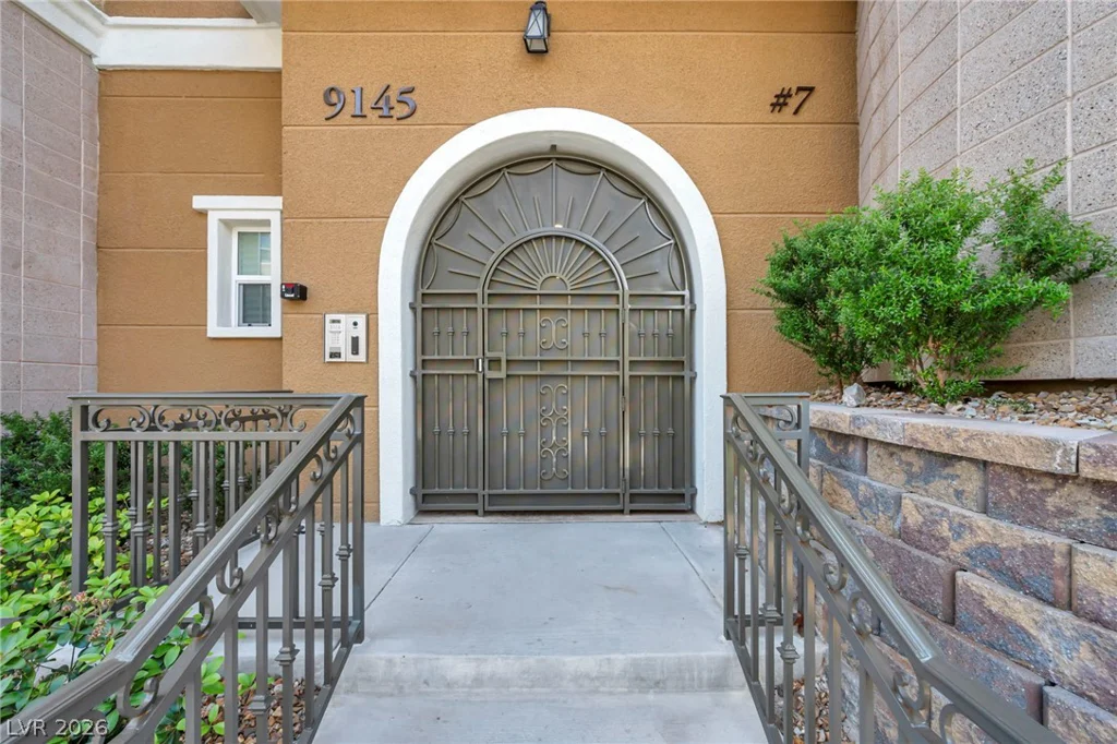 9145 Las Manaitas, Las Vegas, NV 89144