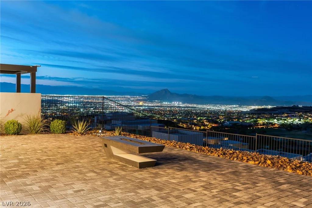 658 Falcon Summit, Henderson, NV 89012