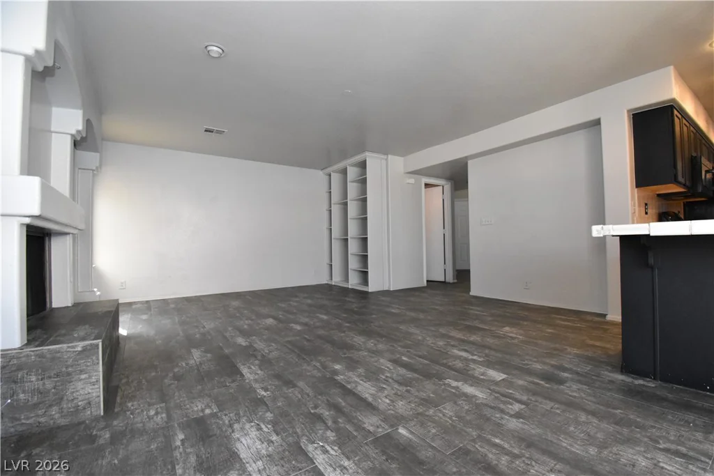 5016 Camino Del Santo, North Las Vegas, NV 89031