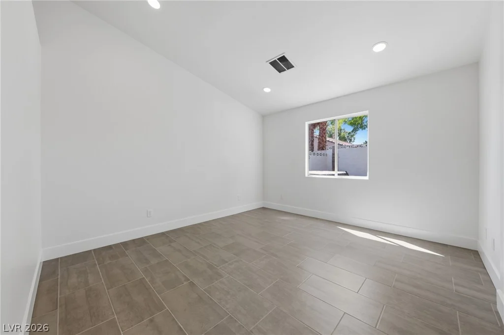 7229 Winding Creek, Las Vegas, NV 89113