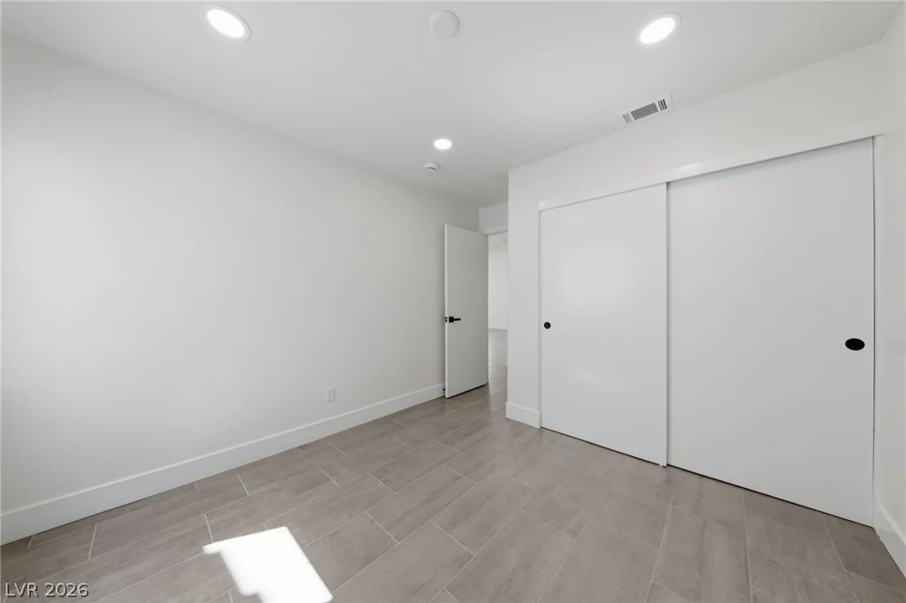 7229 Winding Creek, Las Vegas, NV 89113