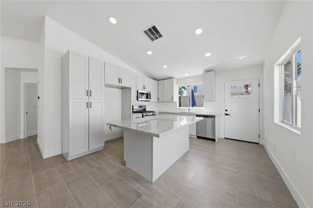 7229 Winding Creek, Las Vegas, NV 89113