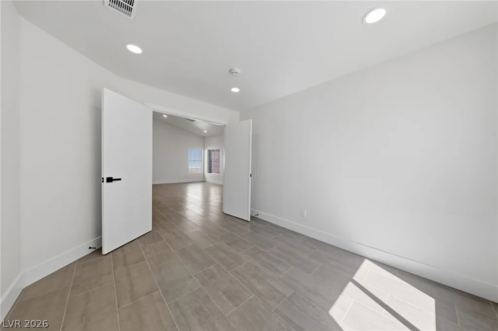 7229 Winding Creek, Las Vegas, NV 89113