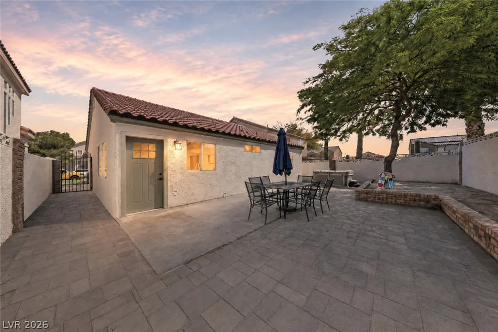7229 Winding Creek, Las Vegas, NV 89113