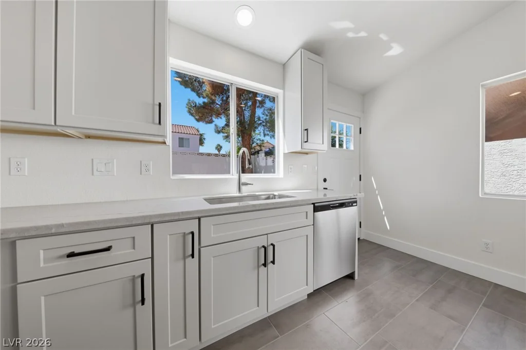 7229 Winding Creek, Las Vegas, NV 89113
