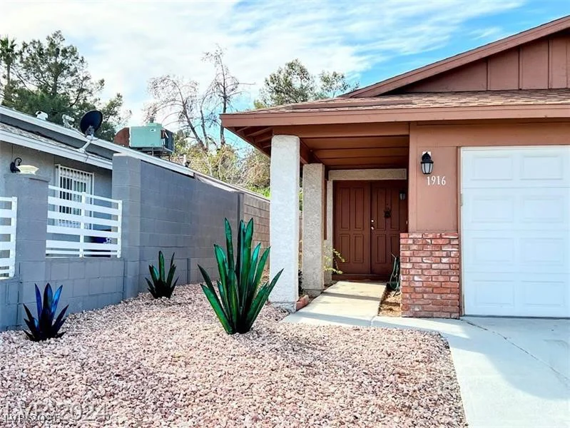 1916 Cameron, Las Vegas, NV 89102