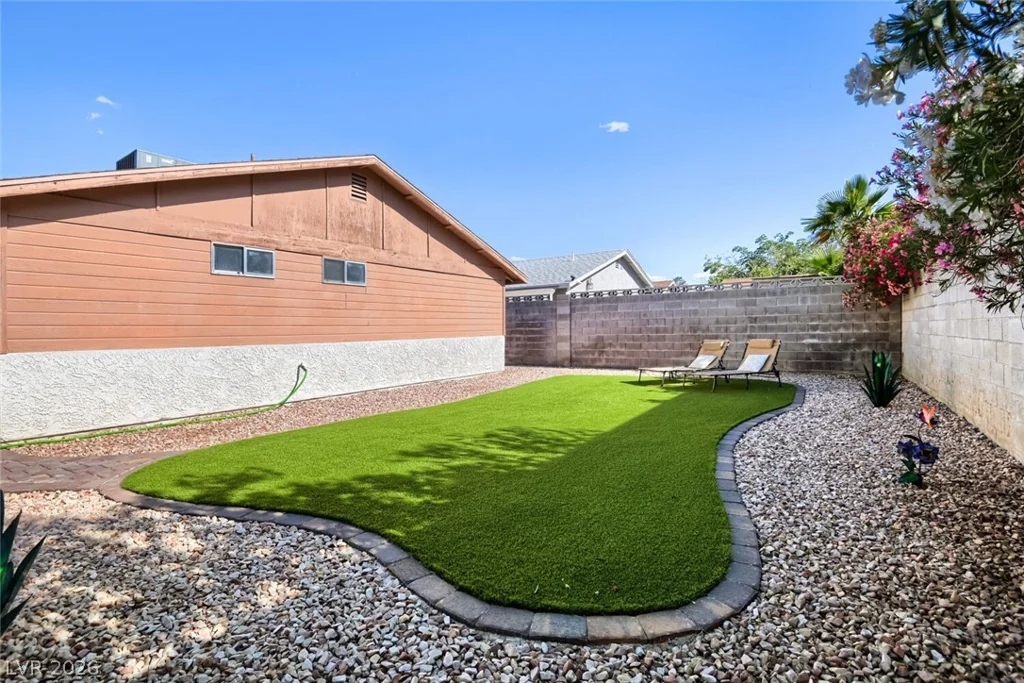 1916 Cameron, Las Vegas, NV 89102