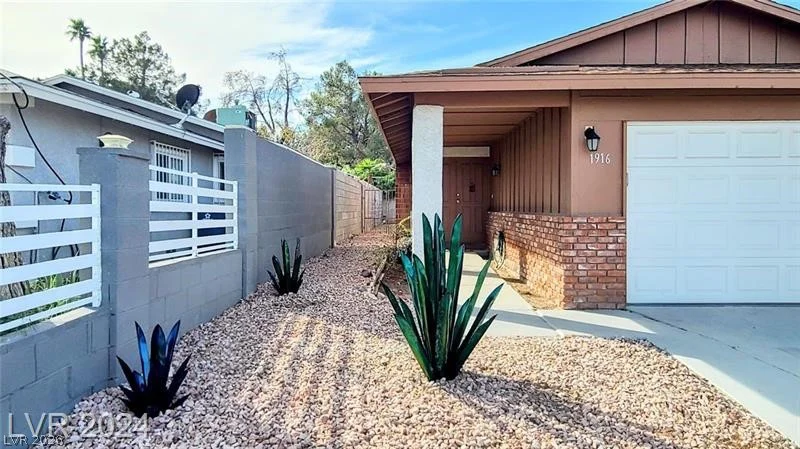 1916 Cameron, Las Vegas, NV 89102