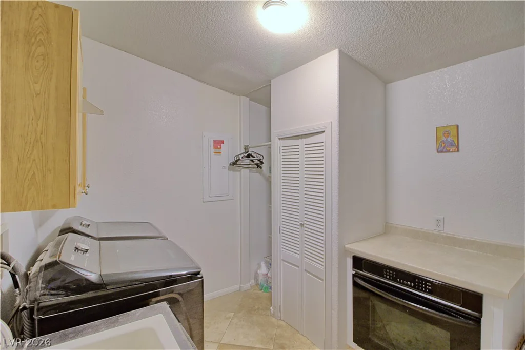 1725 Leonard, Las Vegas, NV 89108