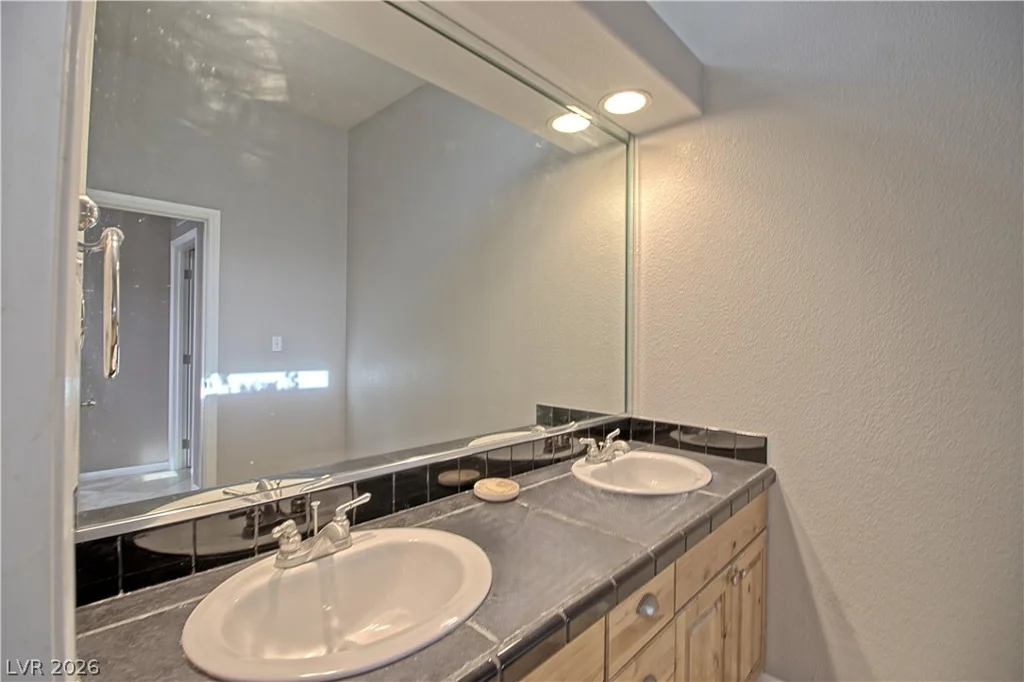 1725 Leonard, Las Vegas, NV 89108