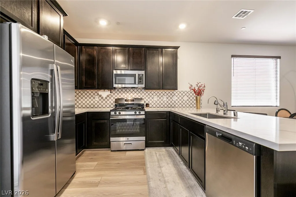 9764 Douglas Fir, Las Vegas, NV 89143