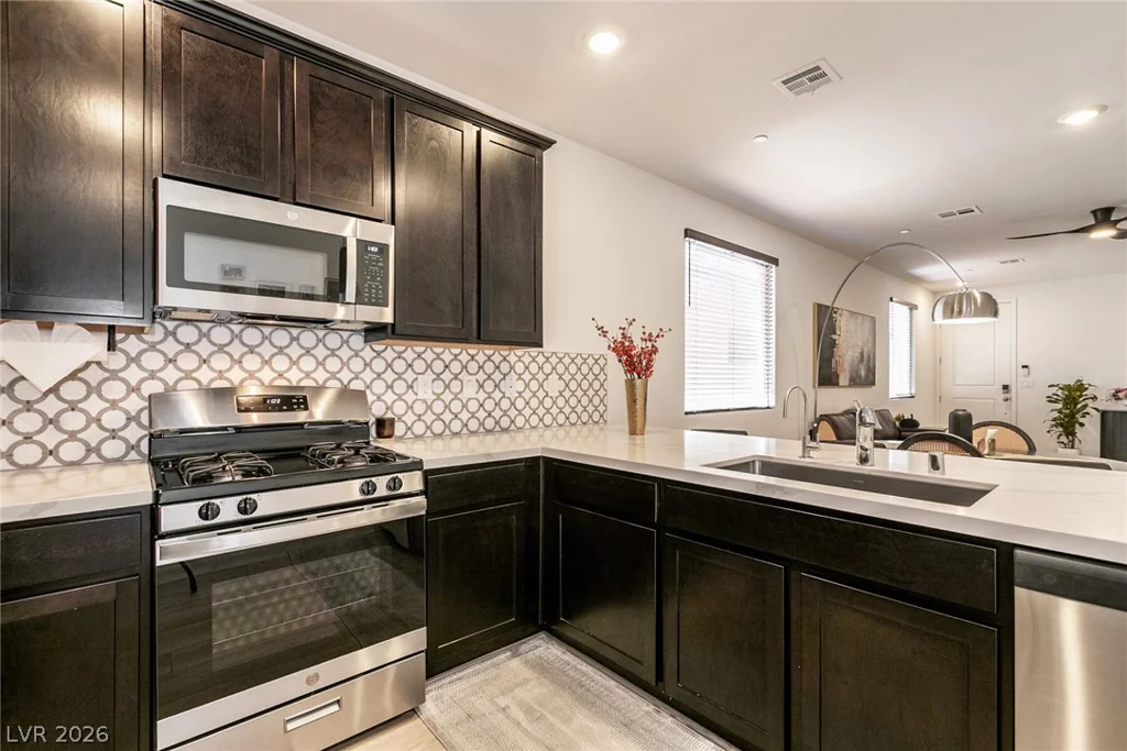 9764 Douglas Fir, Las Vegas, NV 89143