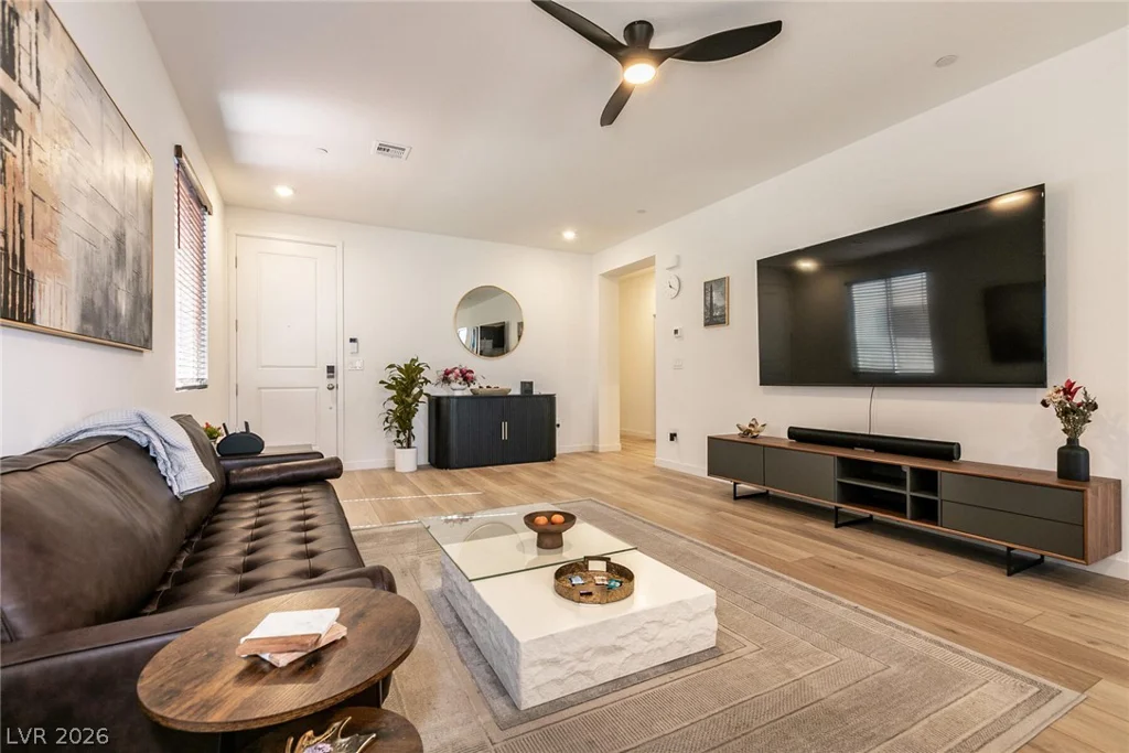 9764 Douglas Fir, Las Vegas, NV 89143