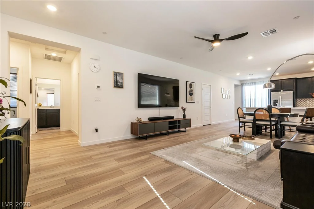 9764 Douglas Fir, Las Vegas, NV 89143
