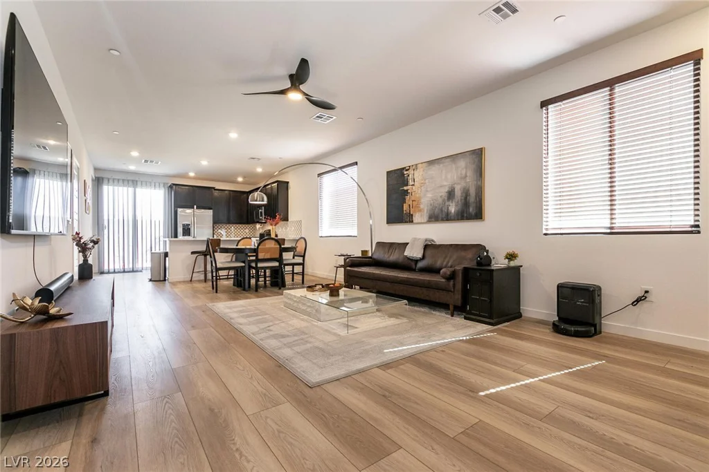 9764 Douglas Fir, Las Vegas, NV 89143