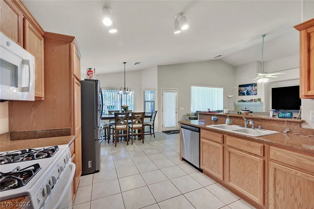 3704 Waynesvill, Las Vegas, NV 89122