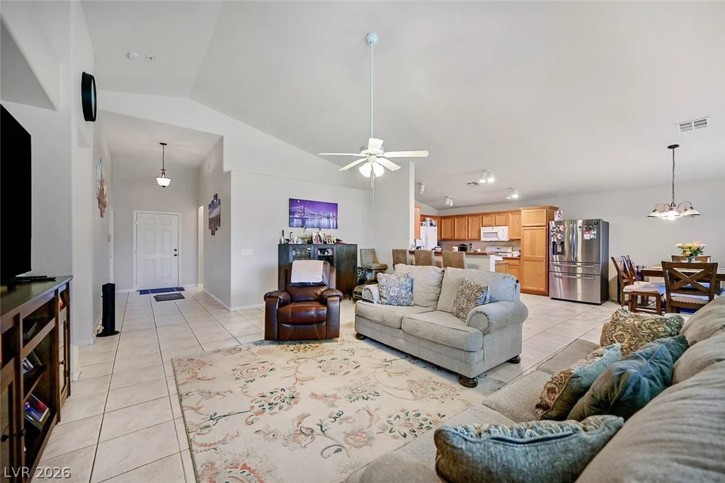3704 Waynesvill, Las Vegas, NV 89122