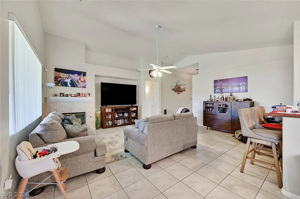 3704 Waynesvill, Las Vegas, NV 89122