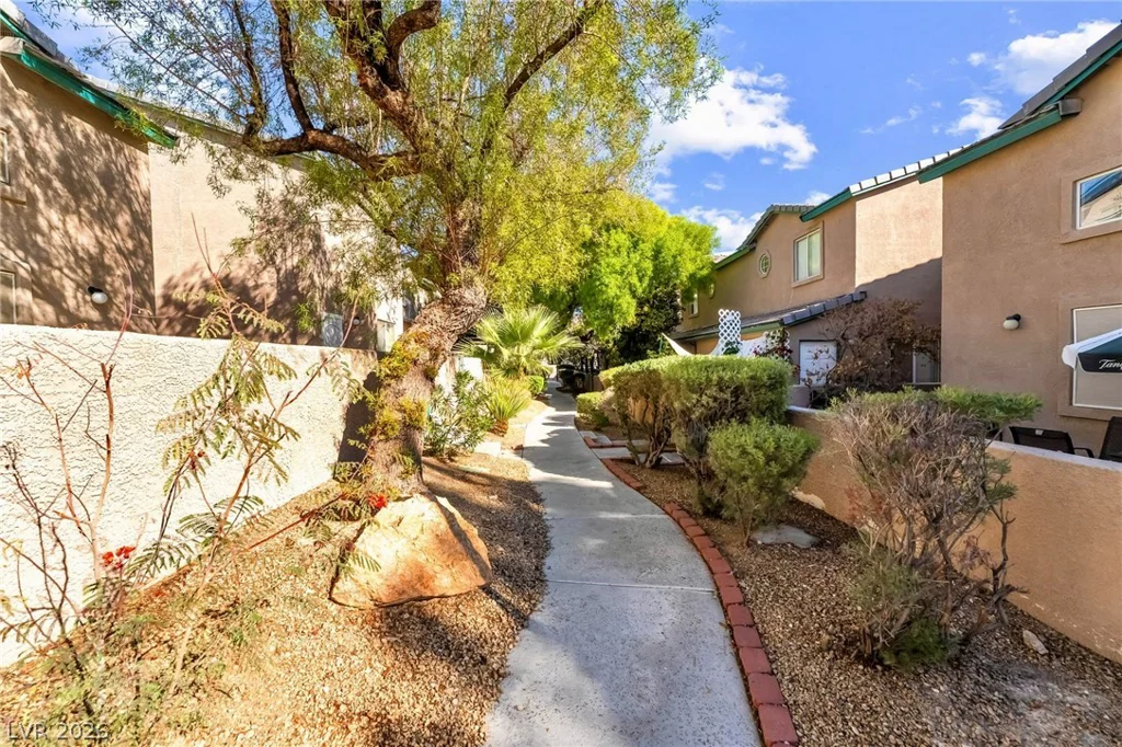5621 Lago, Las Vegas, NV 89118