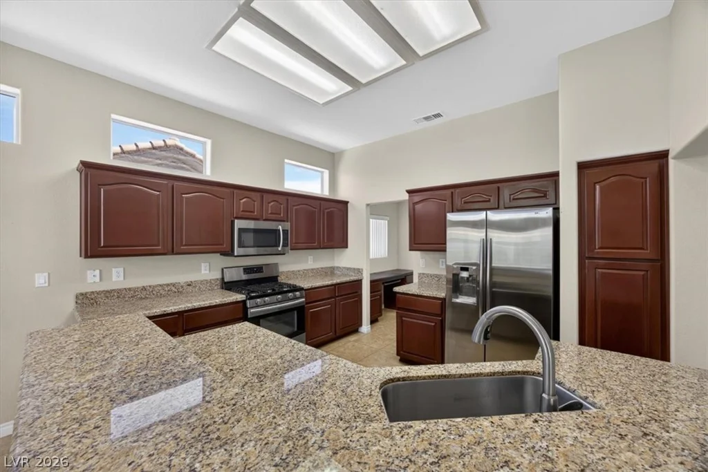 10128 Cresent Creek, Las Vegas, NV 89134