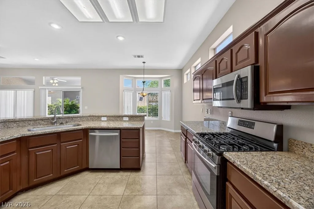 10128 Cresent Creek, Las Vegas, NV 89134