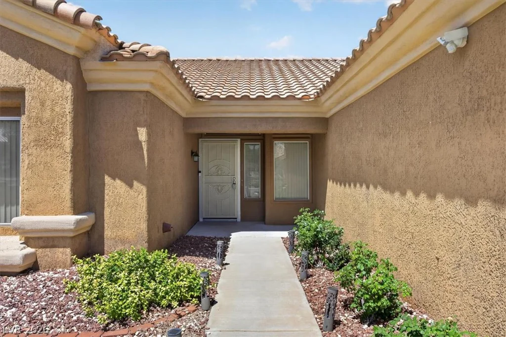 10128 Cresent Creek, Las Vegas, NV 89134