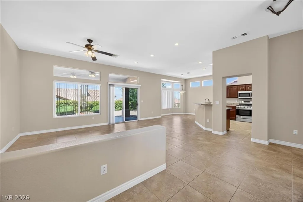 10128 Cresent Creek, Las Vegas, NV 89134