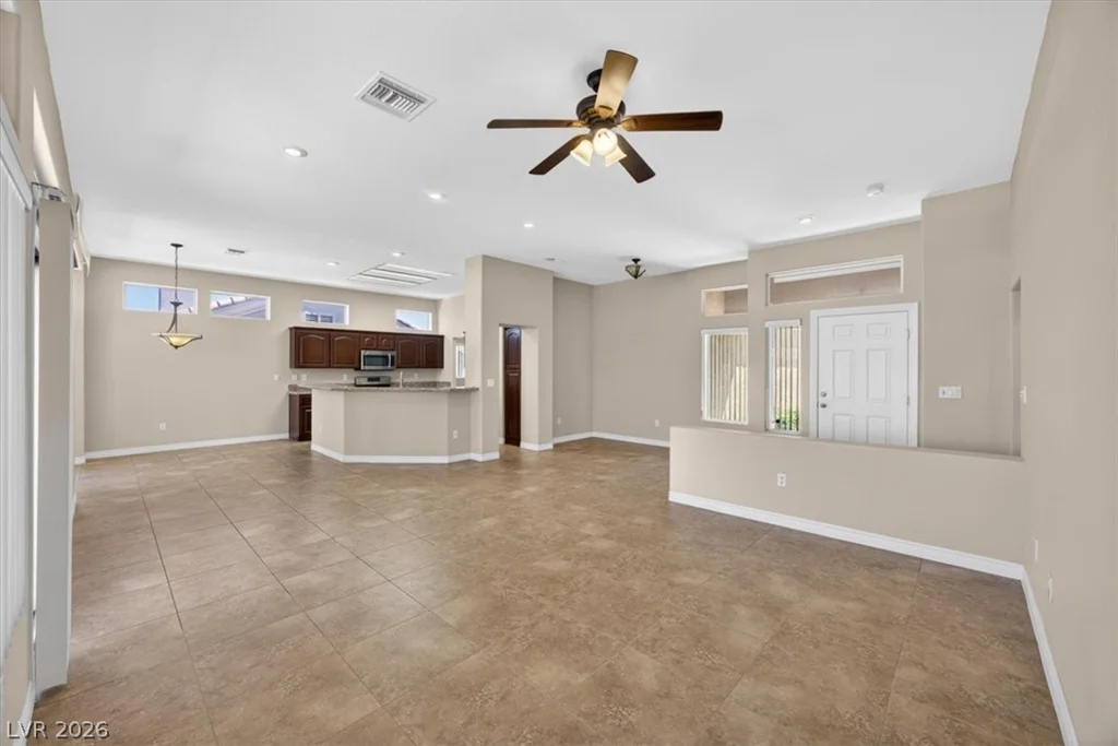 10128 Cresent Creek, Las Vegas, NV 89134