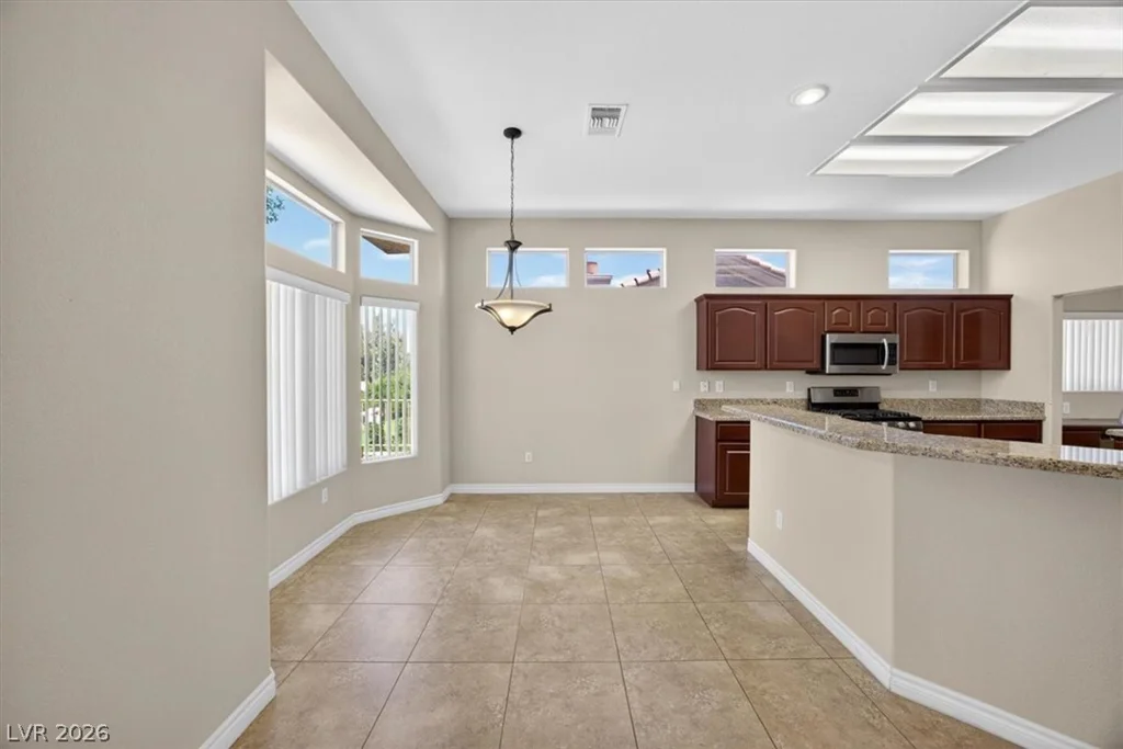 10128 Cresent Creek, Las Vegas, NV 89134