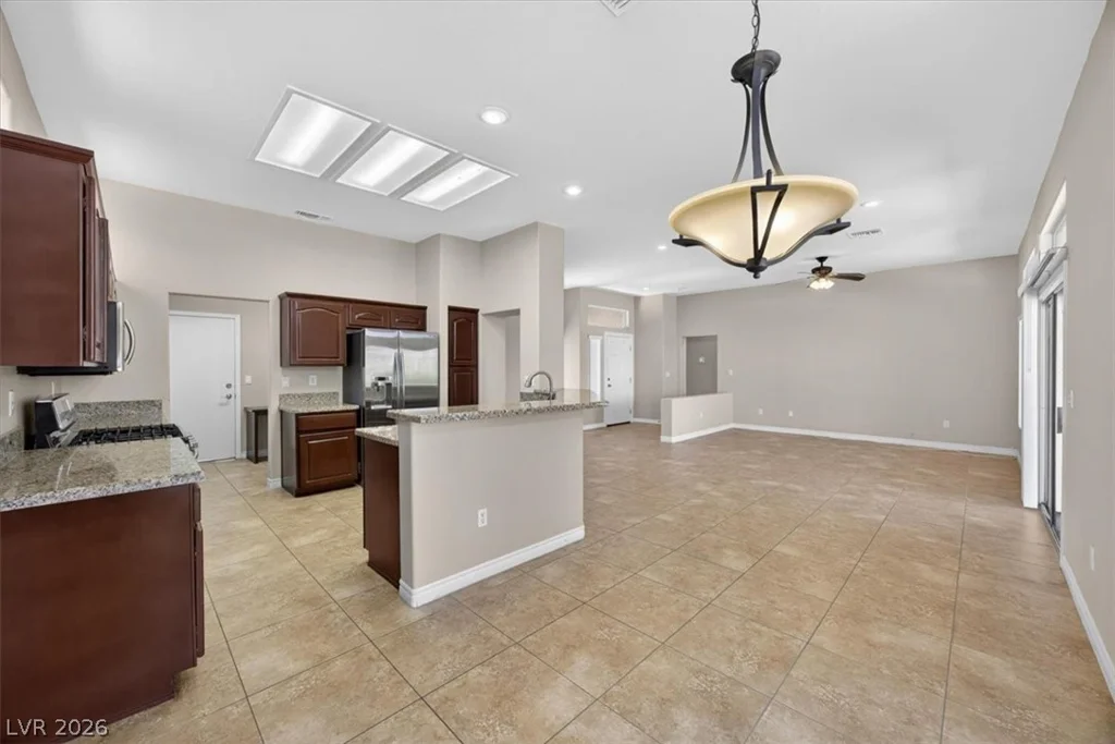 10128 Cresent Creek, Las Vegas, NV 89134