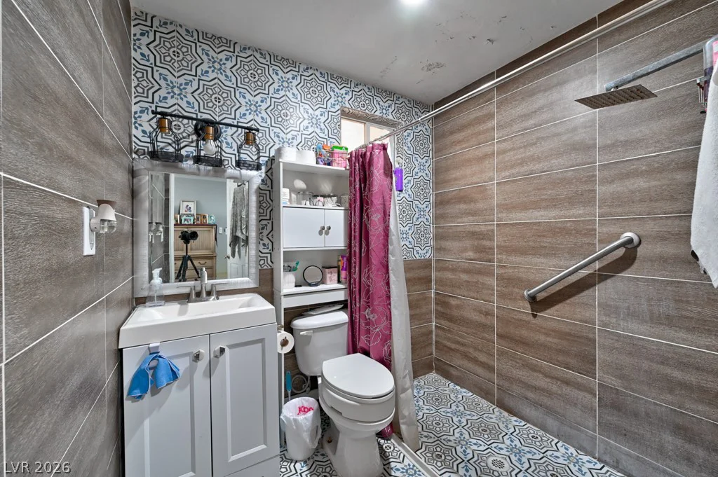 706 Lacy, Las Vegas, NV 89107